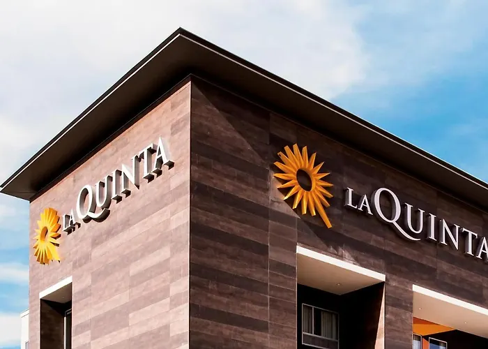 La Quinta & By Wyndham Copper Sky Hotel