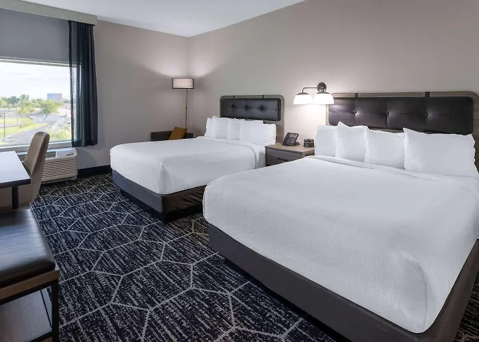 La Quinta & By Wyndham Copper Sky Hotel